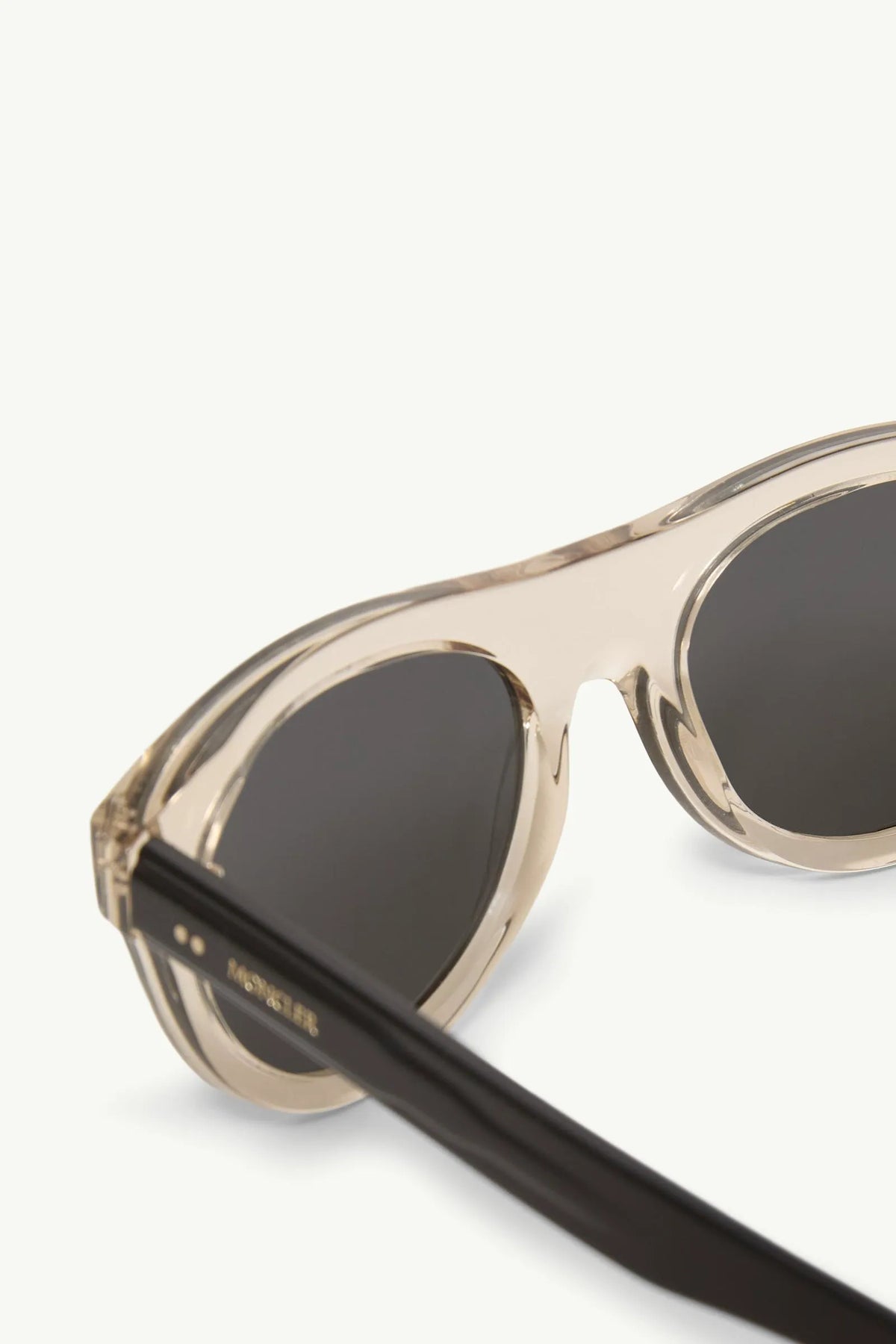 Shiny Transparent Off-white